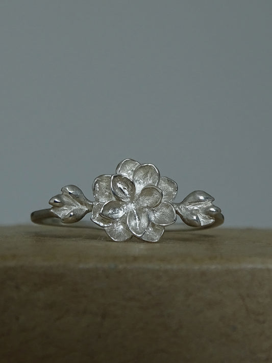Jasmine Ring ∙ Silver ∙ Resizable