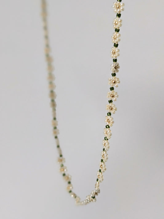 Tiny Flower Necklace ∙ Tea Flower